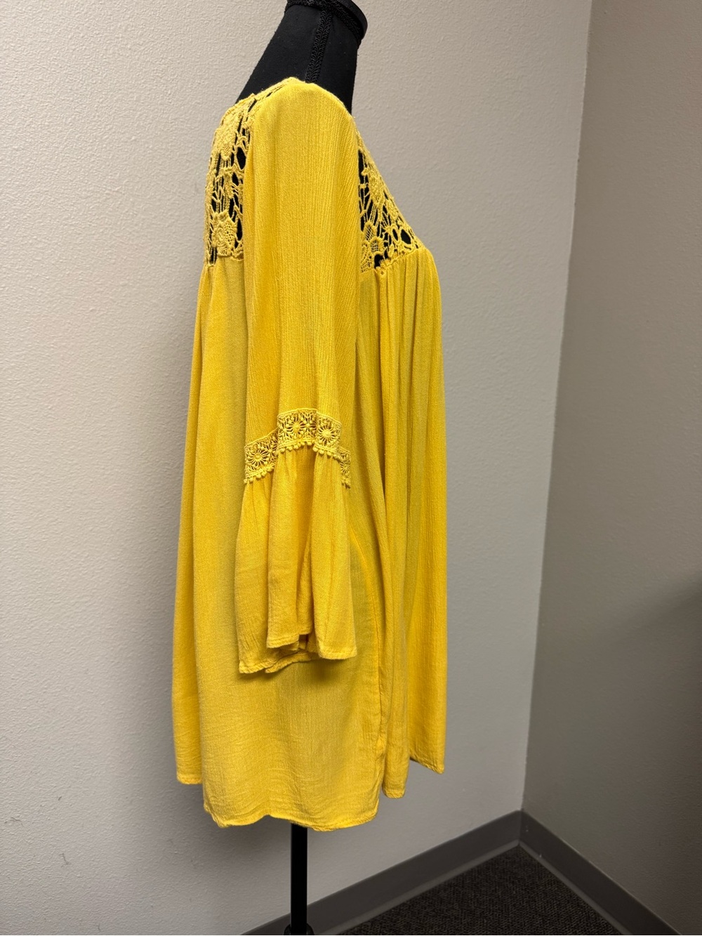 Torrid Yellow Lace Yoke Boho Tunic Dress Bell Sleeve Plus Size 2 2X Floral - Picture 4 of 11